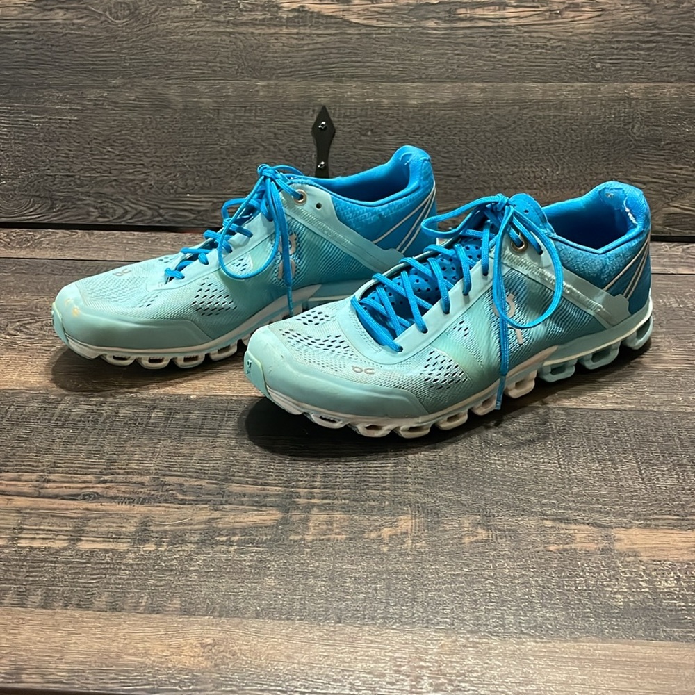 GUC ON CLOUD RUNNING SHOES 7.5 - Picture 5 of 10